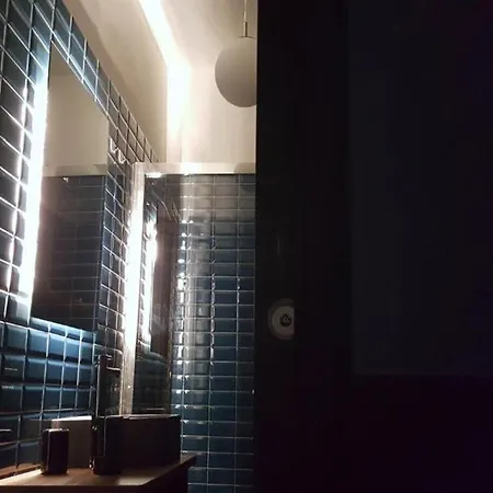 Cloister Nocleg ze śniadaniem 3*